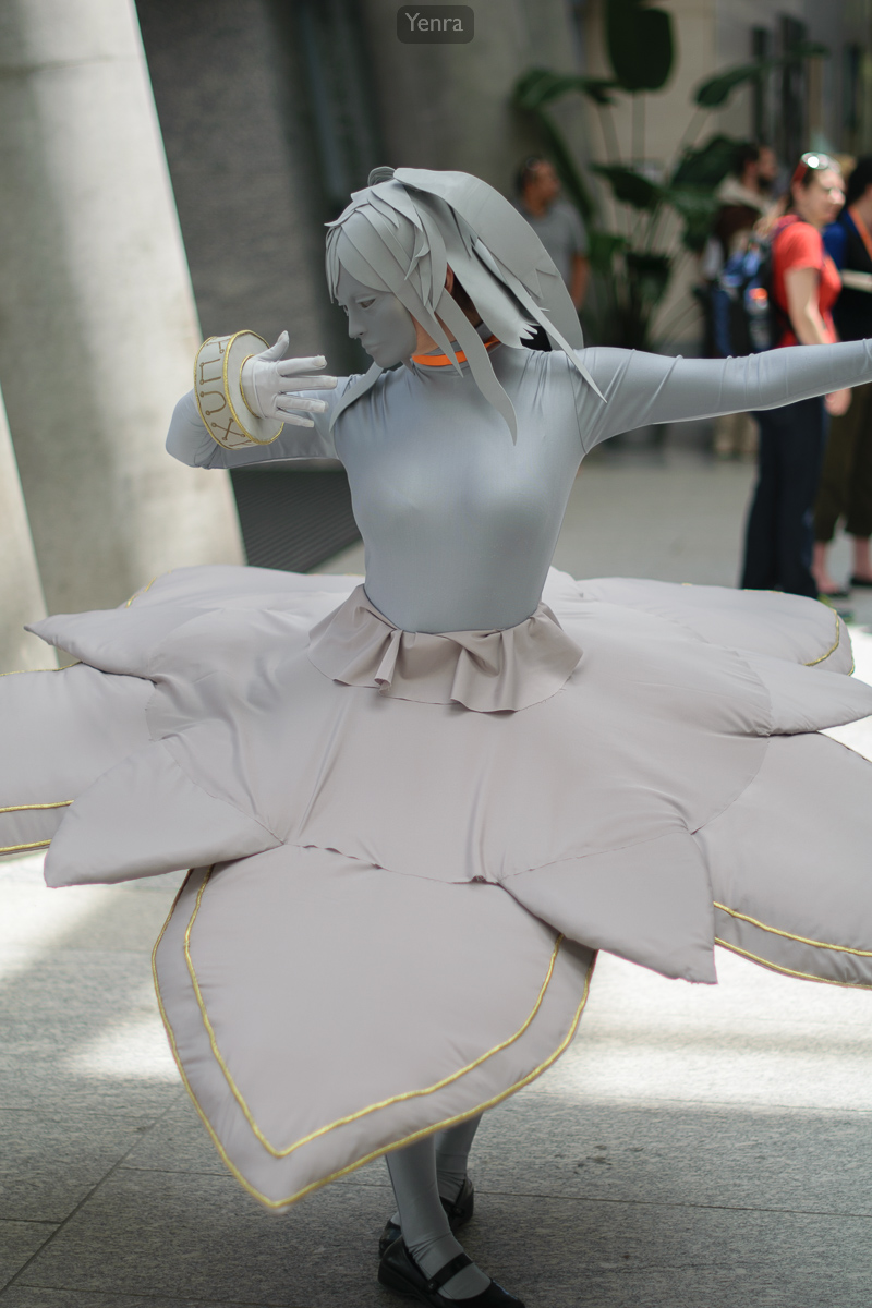 Giant grey flower woman from Drakengard 3