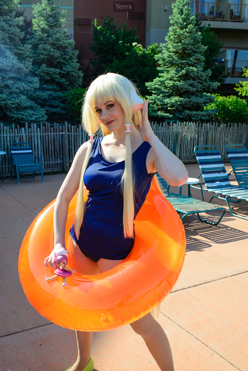 Chii from Chobits and Sumomo from Chobits at the pool