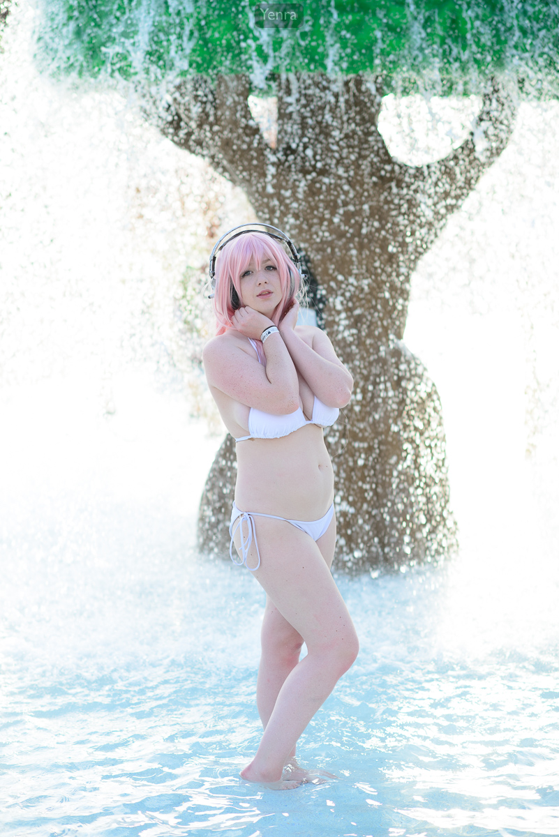 Super Sonico at the Waterpark