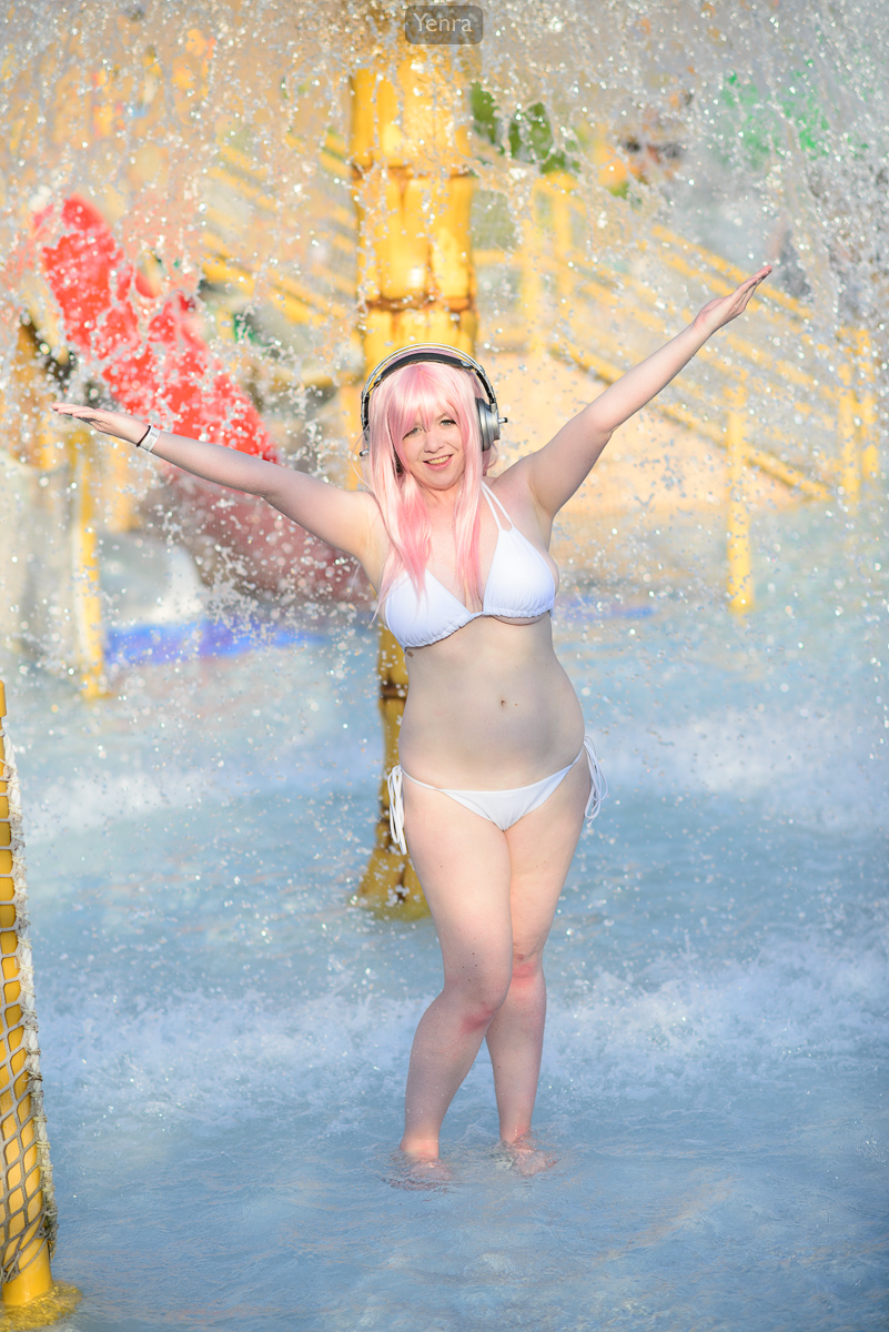 Super Sonico at the Waterpark