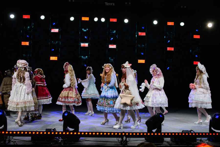 Lolitas leave the stage