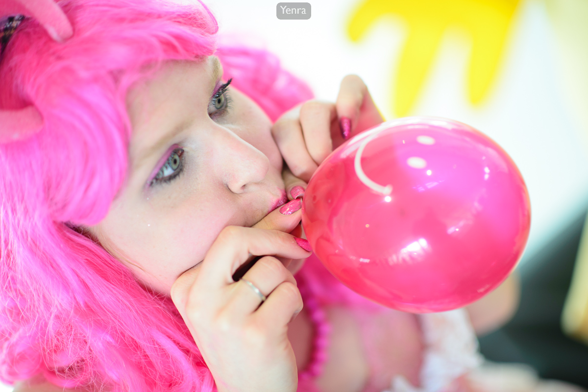 Pinkie Pie does balloons