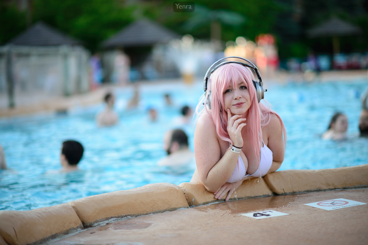 Super Sonico at the Pool