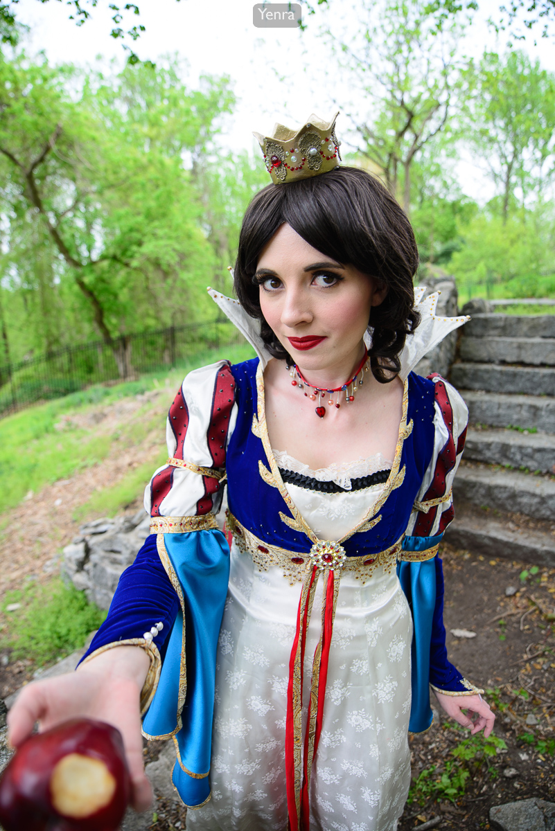 Queen Snow White, designed by Lulu Draw and made by Sarah Marcia Fore