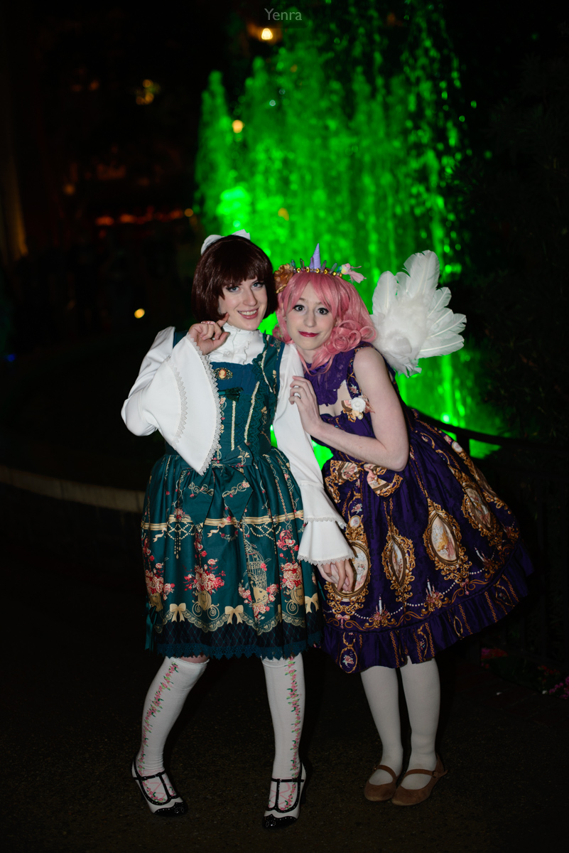 Lolitas by the Fountain